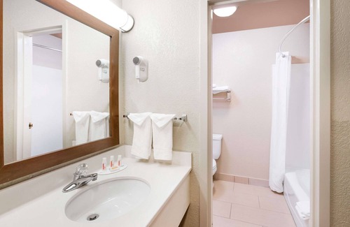 West Des Moines Hotel | Convenient Days Inn by Wyndham West Des Moines Awaits You