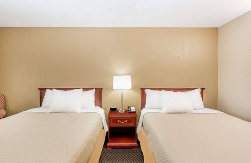 West Des Moines Hotel | Convenient Days Inn by Wyndham West Des Moines Awaits You