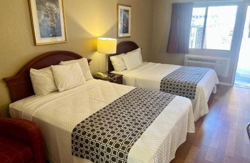 Victorville Hotel | Convenient Park Avenue Inn & Suites with Pool Access