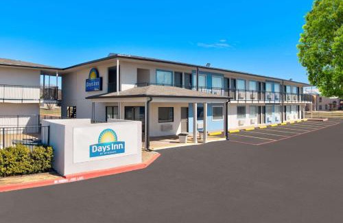 Wichita Falls Hotel | Comfortable Stay at Days Inn by Wyndham Wichita Falls
