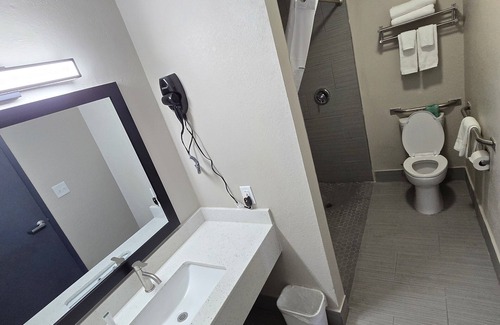 Wichita Falls Hotel | Convenient Days Inn by Wyndham Wichita Falls with Breakfast