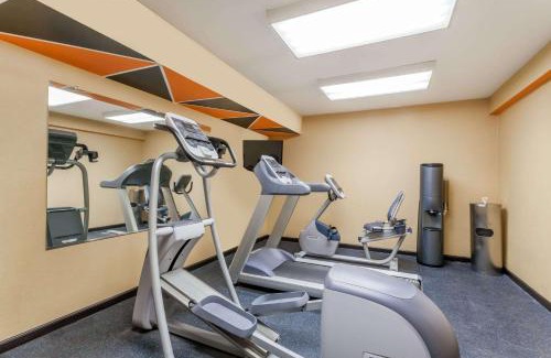Windsor Locks Hotel | Convenient Days Inn by Wyndham near Bradley Airport
