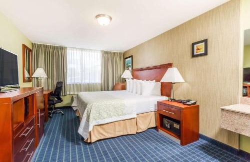 Windsor Locks Hotel | Convenient Days Inn by Wyndham near Bradley Airport