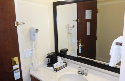 Walcott Hotel | Comfortable Stay at Days Inn by Wyndham Walcott Davenport