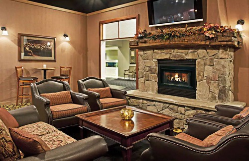 Warren Hotel | Comfortable Days Inn by Wyndham Warren with Pool & Spa