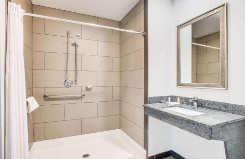 Evans Mills Hotel | Cozy Days Inn by Wyndham: Family-Friendly with Hot Tub