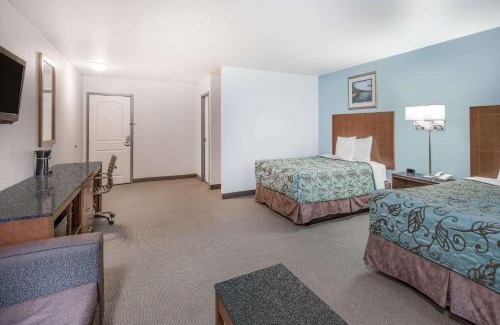 Evans Mills Hotel | Cozy Days Inn by Wyndham: Family-Friendly with Hot Tub