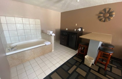 Watertown Hotel | Family-Friendly Days Inn by Wyndham Watertown with Pool