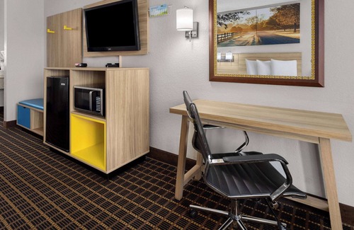Waycross Hotel | Comfortable Stay at Days Inn by Wyndham Waycross