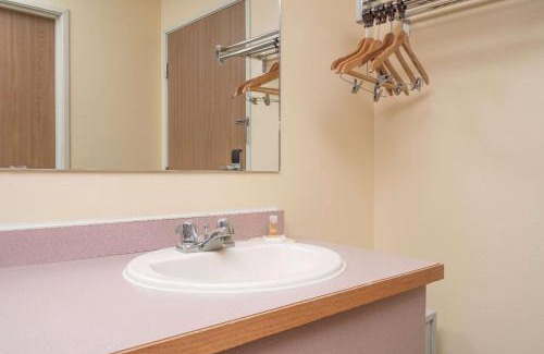 Eau Claire Hotel | Pet-Friendly Days Inn by Wyndham West-Eau Claire Retreat