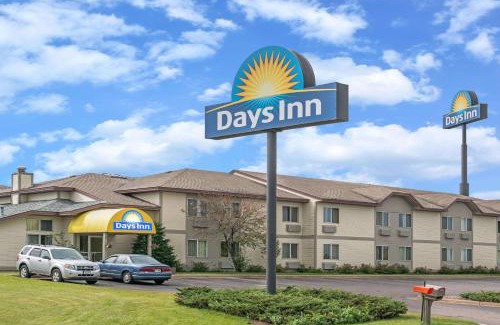 Eau Claire Hotel | Pet-Friendly Days Inn by Wyndham West-Eau Claire Retreat