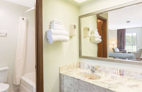 West Point Hotel | Cozy Days Inn by Wyndham West Point with Pool & Breakfast