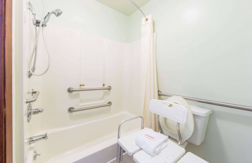 West Point Hotel | Cozy Days Inn by Wyndham West Point with Pool & Breakfast