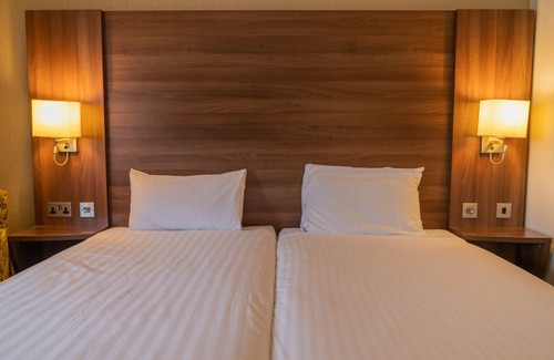 Wetherby Hotel | Cozy Days Inn by Wyndham Wetherby with Family-Friendly Amenities