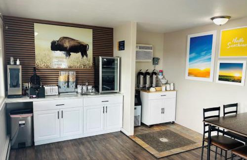 Wheatland Hotel | Pet-Friendly Retreat at Wheatland Steamboat Inn