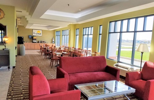 Windsor Locks Hotel | Convenient Stay at Days Inn Windsor Locks near Bradley Airport