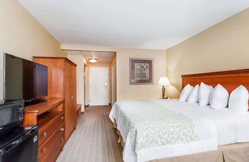 Windsor Locks Hotel | Convenient Stay at Days Inn Windsor Locks near Bradley Airport