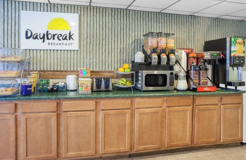 Wilkes-Barre Hotel | Welcoming Days Inn by Wyndham Wilkes Barre with Spa & Dining
