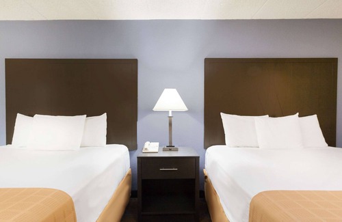 Wilkes-Barre Hotel | Welcoming Days Inn by Wyndham Wilkes Barre with Spa & Dining