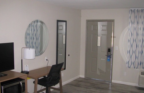 Willcox Hotel | Comfortable Days Inn by Wyndham Willcox with Pool & Breakfast