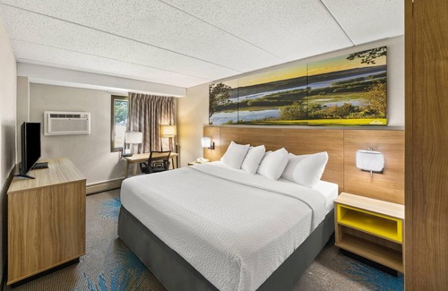 Winona Hotel | Eco-Friendly Days Inn by Wyndham Winona with Breakfast Included