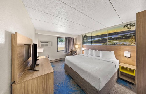 Winona Hotel | Eco-Friendly Days Inn by Wyndham Winona with Breakfast Included