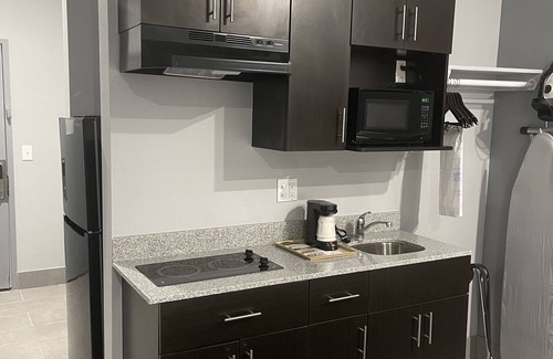 Zachary Hotel | Welcoming Days Inn by Wyndham Zachary: Pool & Breakfast Included