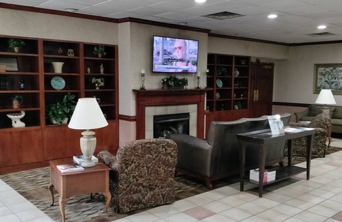 West Southern Pines Hotel | Convenient Stay at Days Inn & Conf Center in Southern Pines