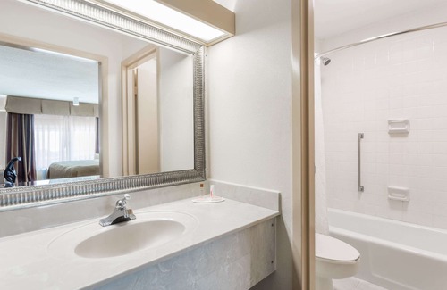 West Southern Pines Hotel | Convenient Stay at Days Inn & Conf Center in Southern Pines