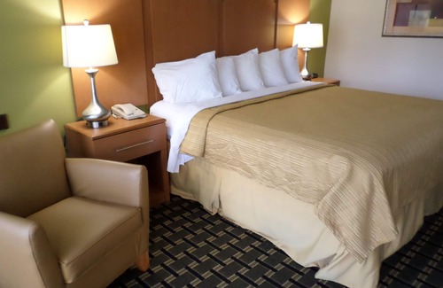West Southern Pines Hotel | Convenient Stay at Days Inn & Conf Center in Southern Pines
