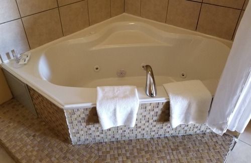 Oromocto Hotel | Comfortable Stay at Days Inn & Conference Centre Oromocto