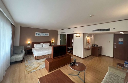 Baiyun Hotel | Comfortable Days Inn Guangzhou: Family-Friendly & Accessible