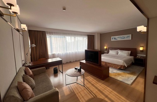 Baiyun Hotel | Comfortable Days Inn Guangzhou: Family-Friendly & Accessible