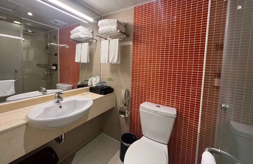 Baiyun Hotel | Comfortable Days Inn Guangzhou: Family-Friendly & Accessible