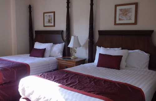 Taylor Creek Hotel | Relax at Days Inn Lake Okeechobee with Pool and Spa