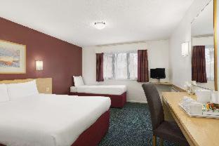 Bishop's Stortford Hotel | Convenient Days Inn Near Stansted Airport with Breakfast