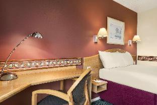 Michaelwood Hotel | Pet-Friendly Days Inn Michaelwood M5 with Great Amenities