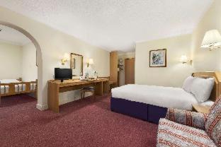 Stone Hotel | Pet-Friendly Retreat at Days Inn Stafford - Family Stay Awaits
