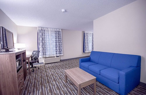 Wisconsin Dells Hotel | Welcoming Days Inn & Suites: Pool, Spa, and Family Fun