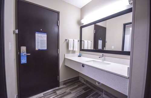 Wisconsin Dells Hotel | Welcoming Days Inn & Suites: Pool, Spa, and Family Fun