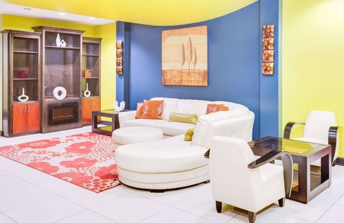 Russellville Hotel | Guest Rated: Days Inn & Suites by Wyndham Russellville