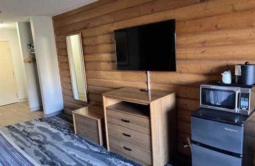 Williamsburg Hotel | Comfortable Stays at Days Inn & Suites Williamsburg IA