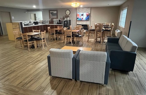 Williamsburg Hotel | Comfortable Stays at Days Inn & Suites Williamsburg IA