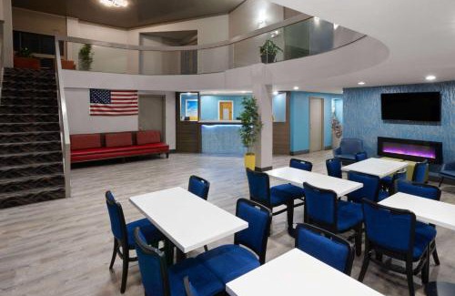 Indianapolis Hotel | Discover Days Inn & Suites: Family-Friendly Stay in Indy