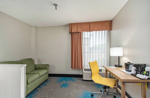 Mount Pleasant Hotel | Family-Friendly Days Inn & Suites with Pool and Spa