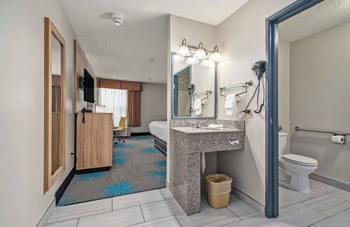 Mount Pleasant Hotel | Family-Friendly Days Inn & Suites with Pool and Spa