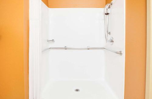 Russellville Hotel | Pet-Friendly Stay at Days Inn & Suites in Russellville