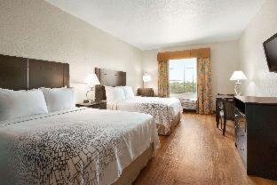 San Antonio Hotel | Pet-Friendly Days Inn & Suites Near Frost Bank Center