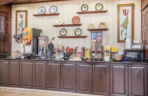 West Columbia Hotel | Comfortable Days Inn & Suites Near Columbia Airport