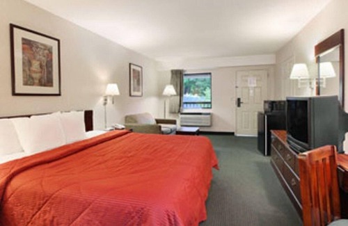 West Columbia Hotel | Comfortable Days Inn & Suites Near Columbia Airport